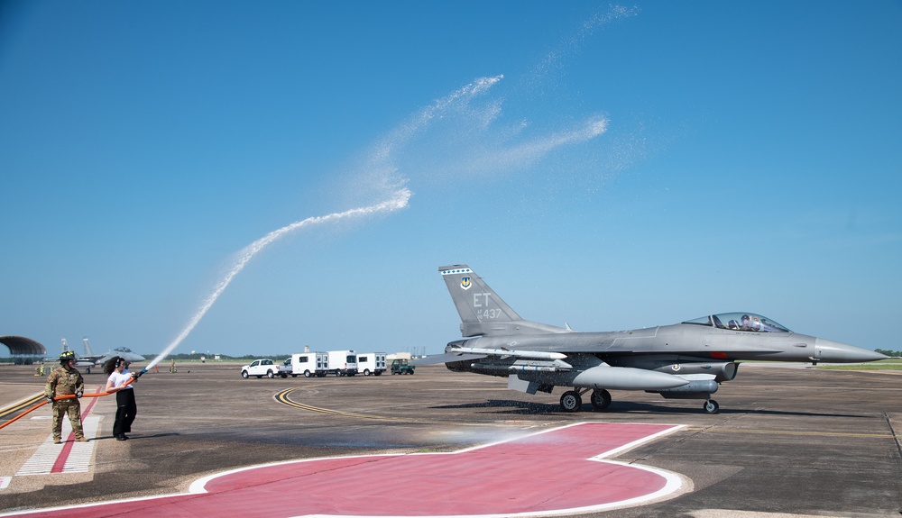 Commander's farewell fini flight