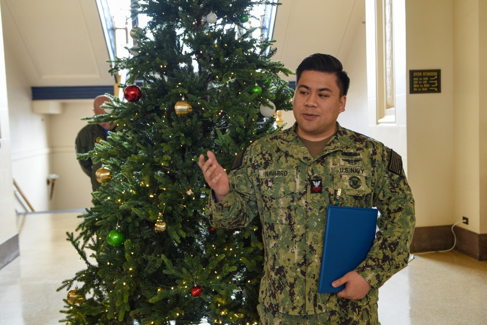 Sailor receives Navy Marine Corps Achievement Medal