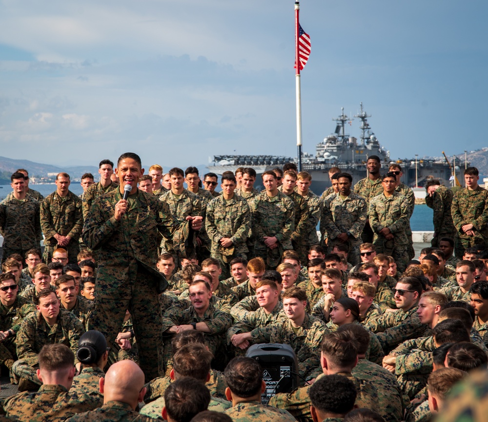 Sergeant Major of the Marine Corps Visits 24th MEU Aboard USS New York