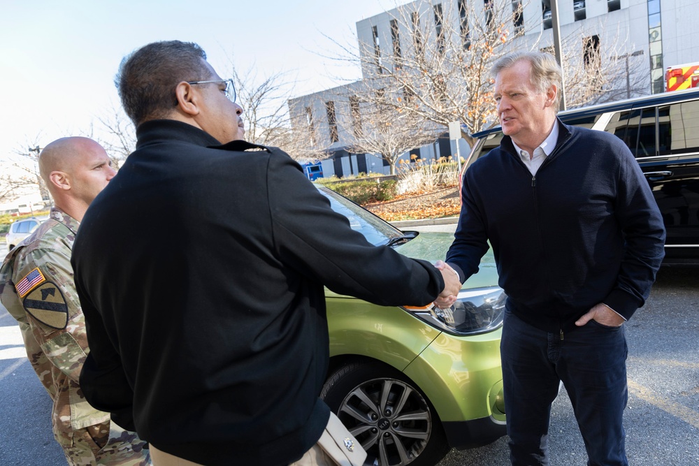 NFL Commissioner Visits Walter Reed