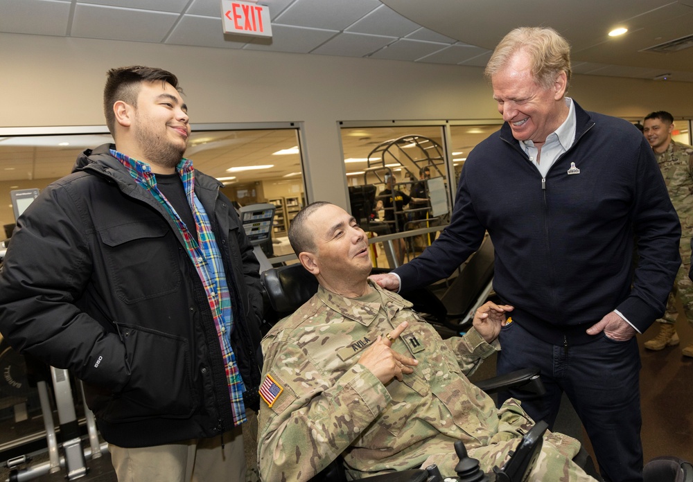 NFL Commissioner Visits Walter Reed