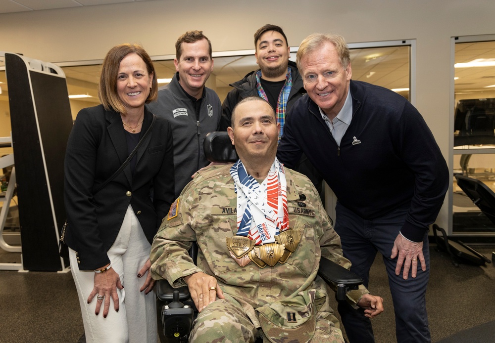 NFL Commissioner Visits Walter Reed