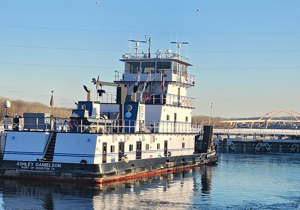 Upper Mississippi River navigation season closes for the year