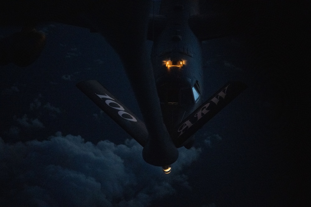 Fueling the night: 100th ARW supports 2nd BW B-52