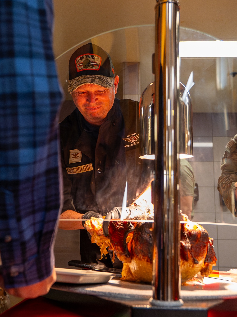 Luke Leaders Serve Holiday Meal