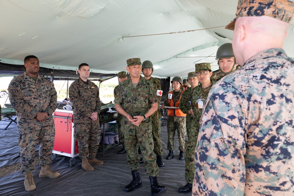 U.S. Navy Service Members Meet with JGSDF 15th Brigade Commanding General