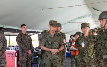 U.S. Navy Service Members Meet with JGSDF 15th Brigade Commanding General