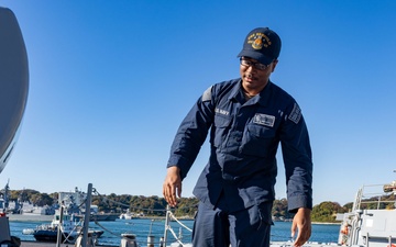 USS Benfold Get Underway