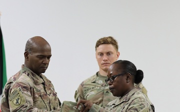 398th Finance Support Center cases colors, marking end of era in USCENTCOM