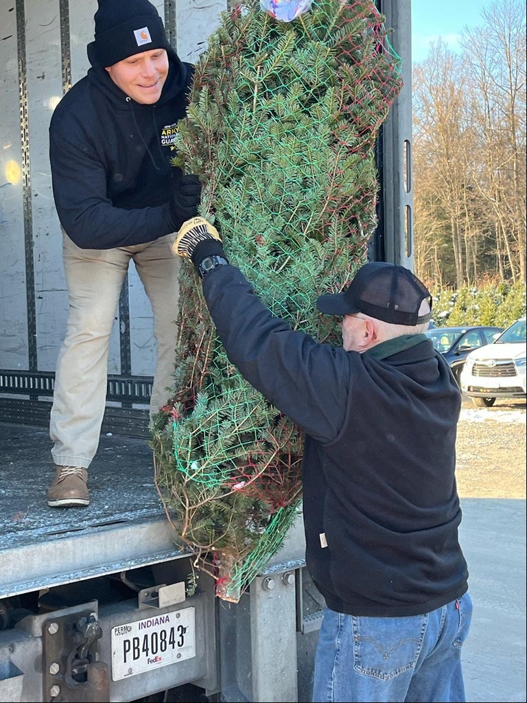 New York National Guard Soldiers Volunteer to Boost Trees for Troops