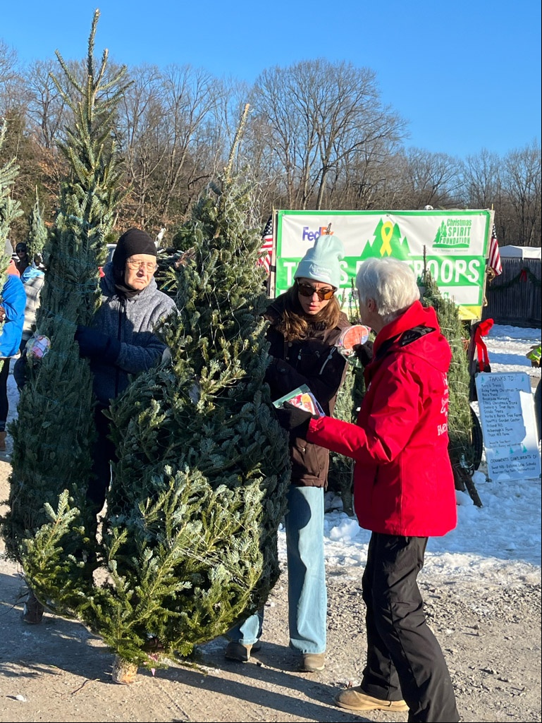 New York National Guard Soldiers Volunteer to Boost Trees for Troops