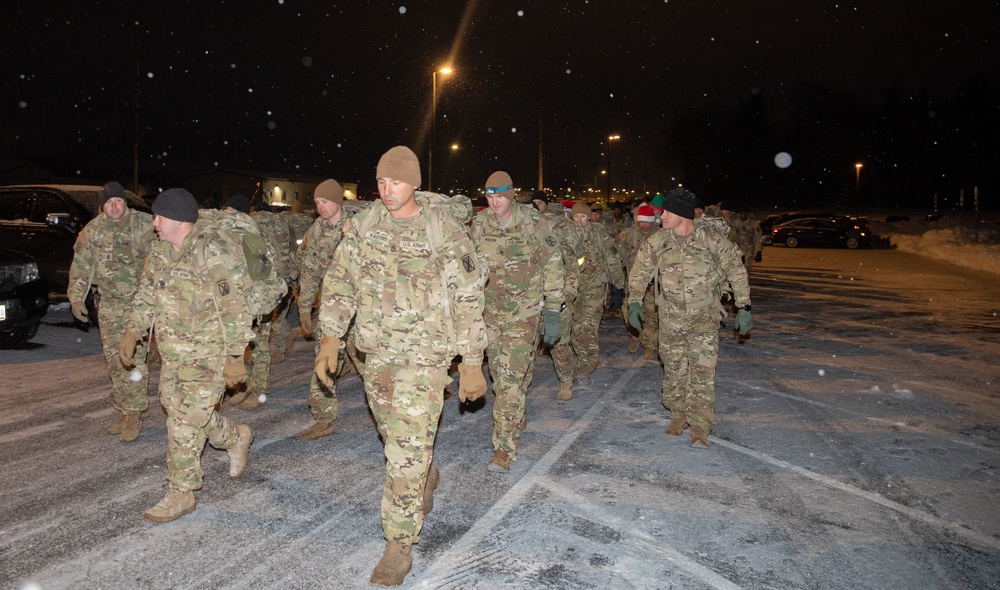 10th Mountain Division Senior NCOs Ruck Through the Snow