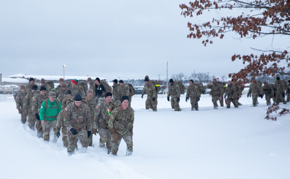 10th Mountain Division Senior NCOs Ruck Through the Snow