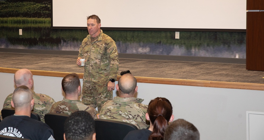 10th Mountain Division Senior NCOs Ruck Through the Snow