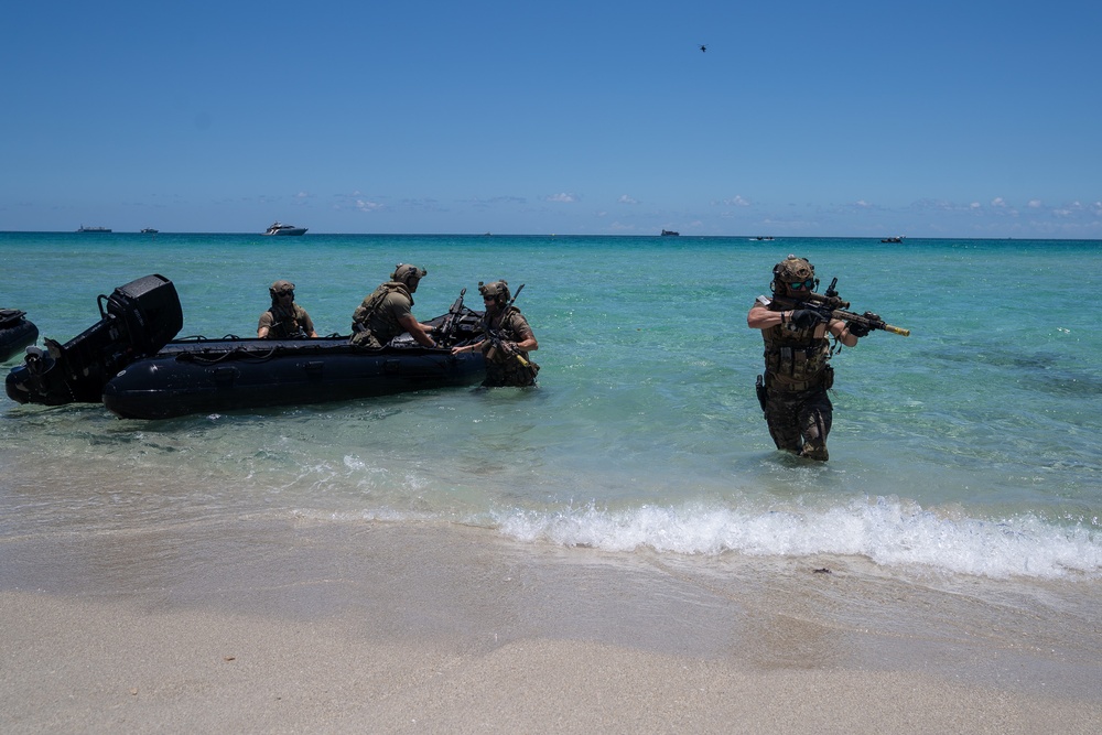 7th Special Forces Group (Airborne) participate in the 2024 Miami Air and Sea Show.