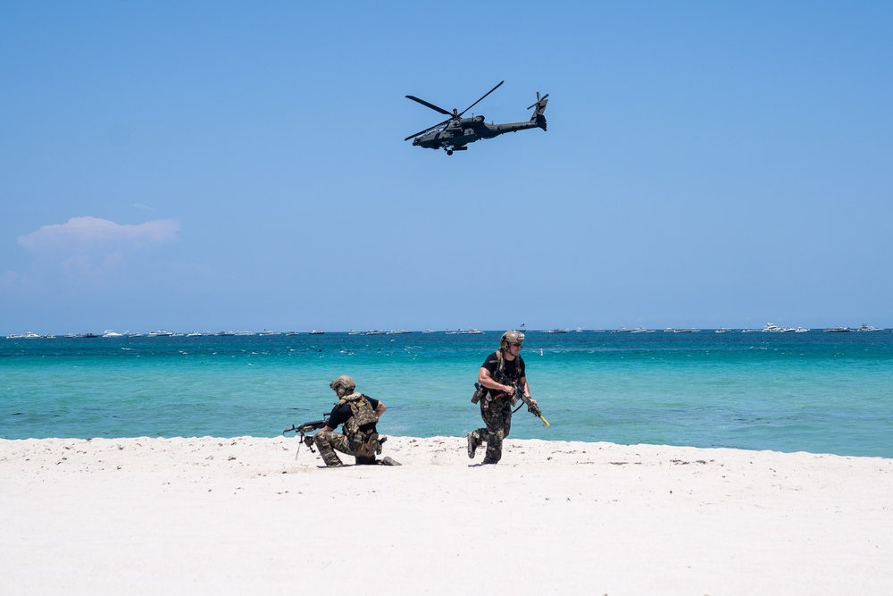 7th Special Forces Group (Airborne) participate in the 2024 Miami Air and Sea Show.