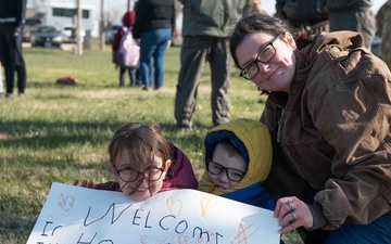 Airmen reunite with families