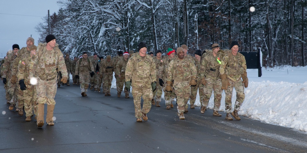 10th Mountain Division Senior NCOs Ruck Through the Snow