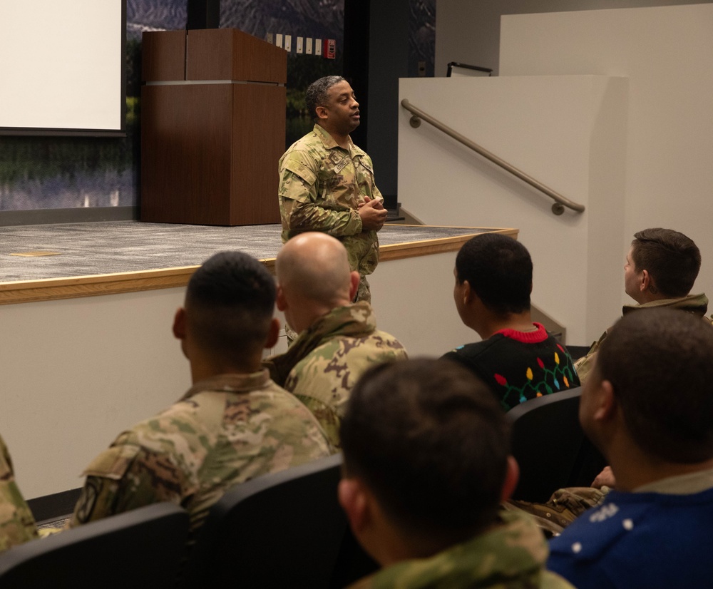 10th Mountain Division Senior NCOs Ruck Through the Snow