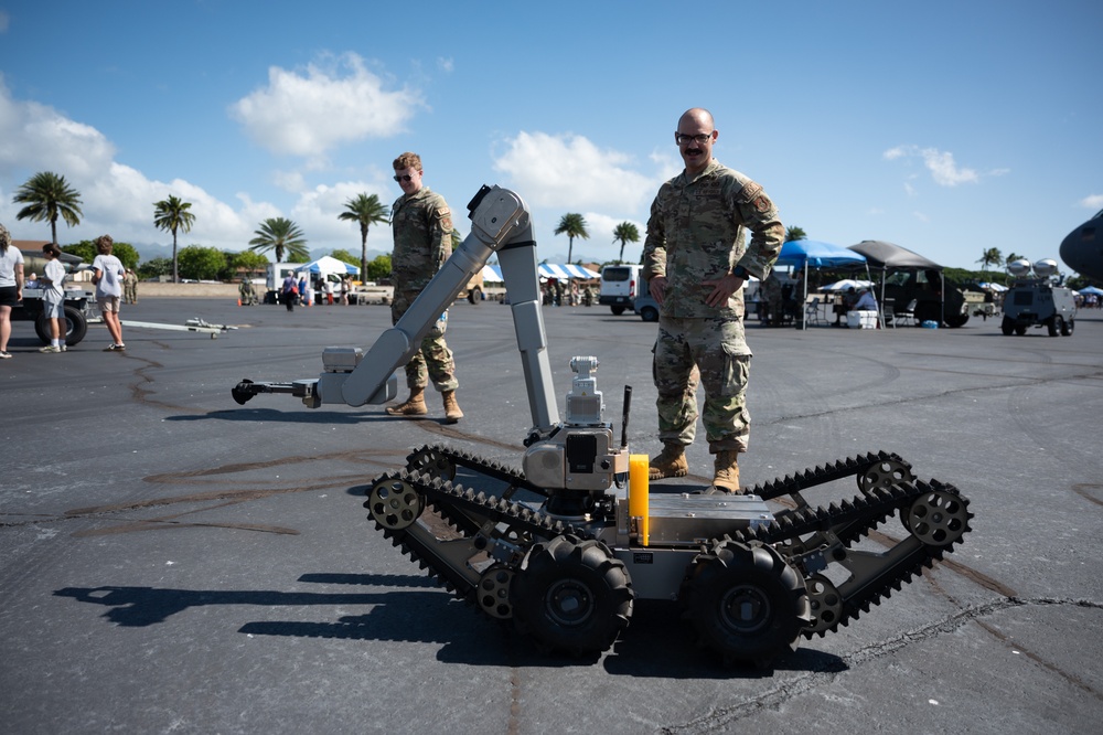 Team Hickam hosts Wings of Aloha Open House