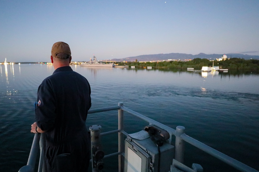 USS Princeton conducts routine operations as part of the Carl Vinson Carrier Strike Group