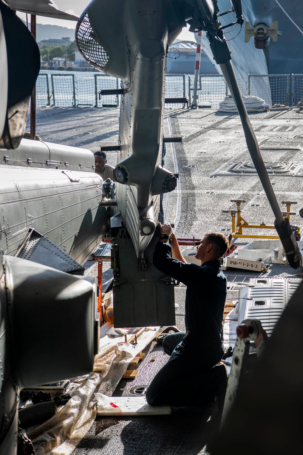 USS Sterett conducts routine operations as part of the Carl Vinson Carrier Strike Group