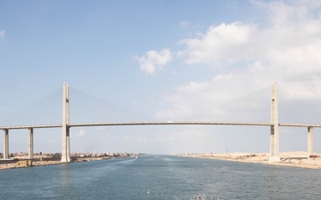 USS Stockdale transits Suez Canal