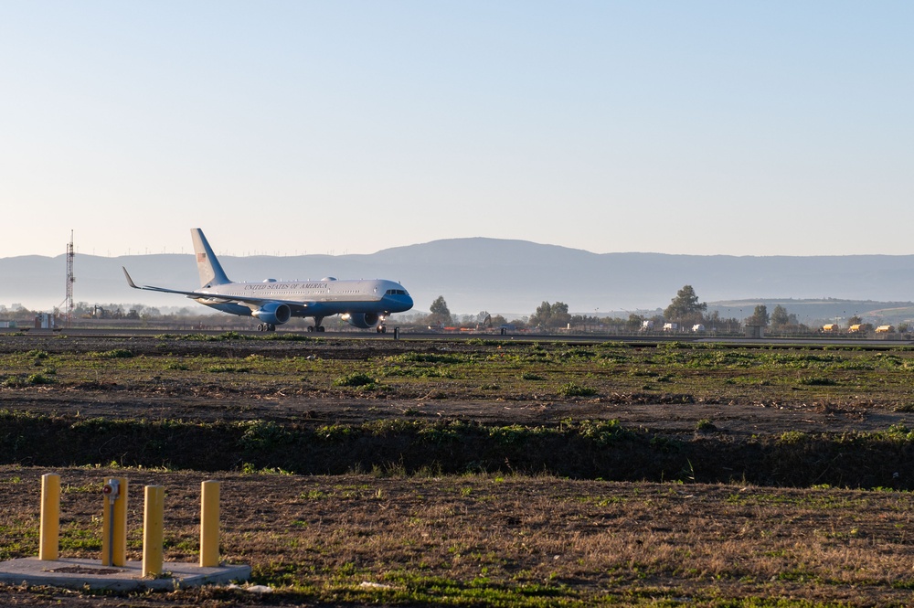 First Lady visits NAS Sigonella