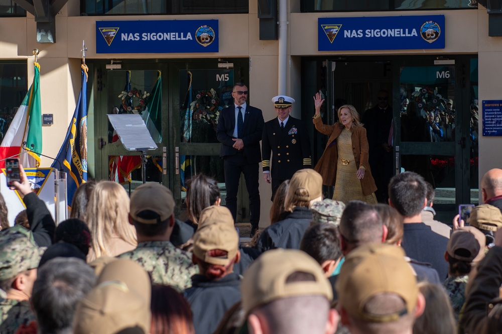 First Lady visits NAS Sigonella