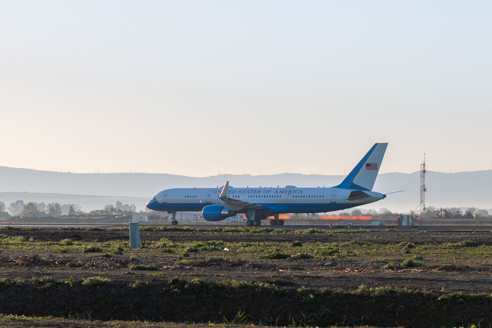 First Lady visits NAS Sigonella