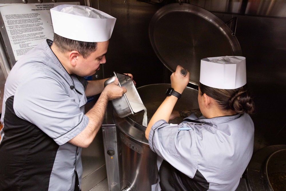 USS Stockdale cooks Thanksgiving meal