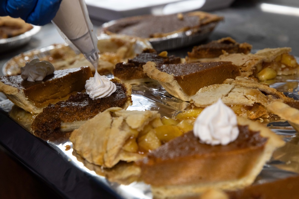 USS Stockdale cooks Thanksgiving meal