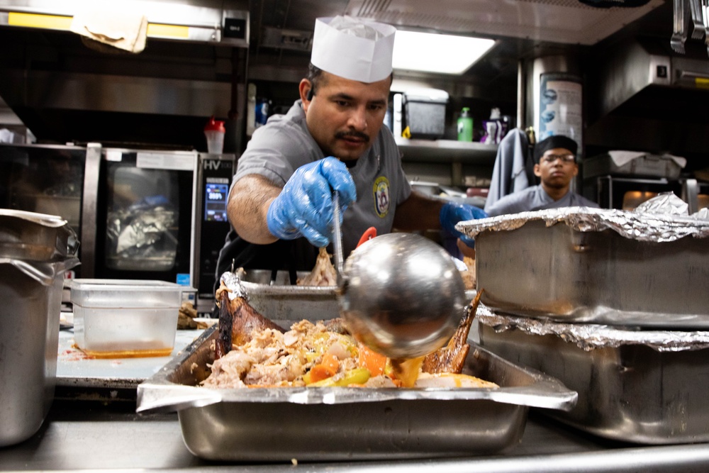 USS Stockdale cooks Thanksgiving meal