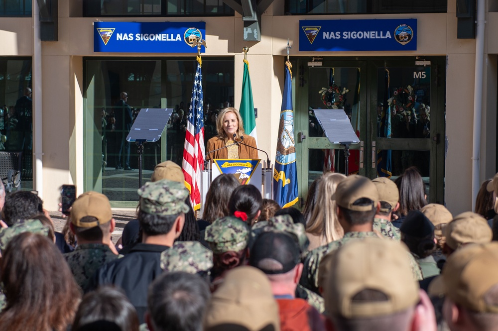 First Lady visits NAS Sigonella