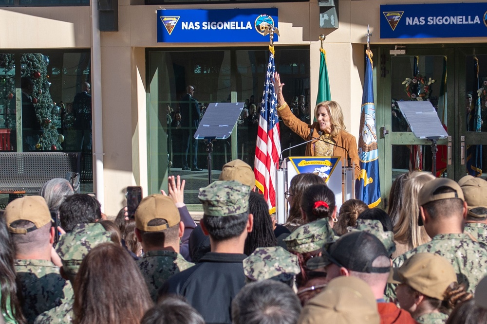 First Lady visits NAS Sigonella