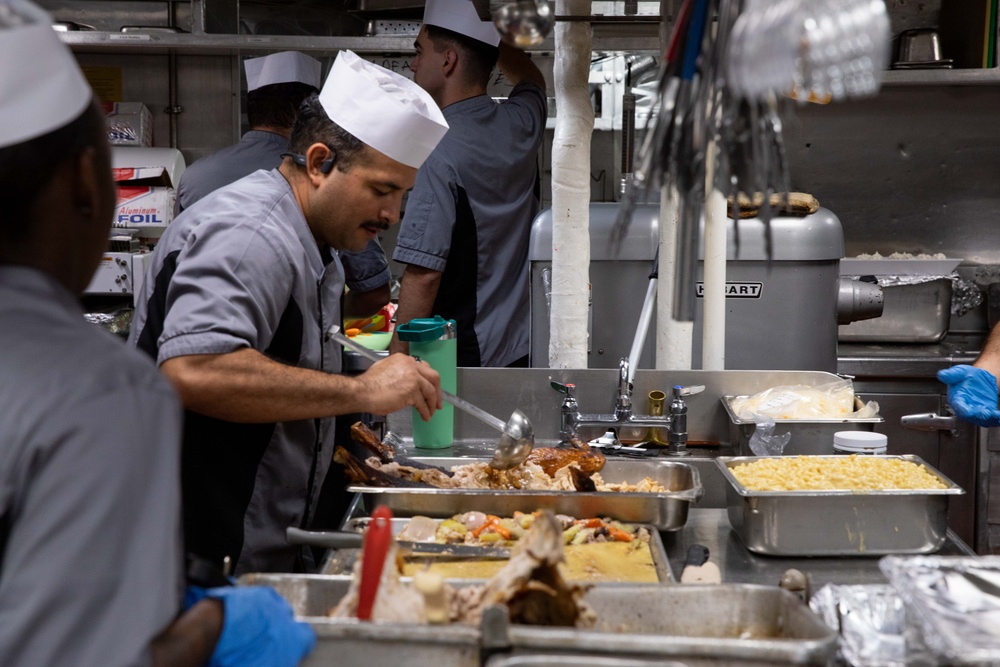 USS Stockdale cooks Thanksgiving meal