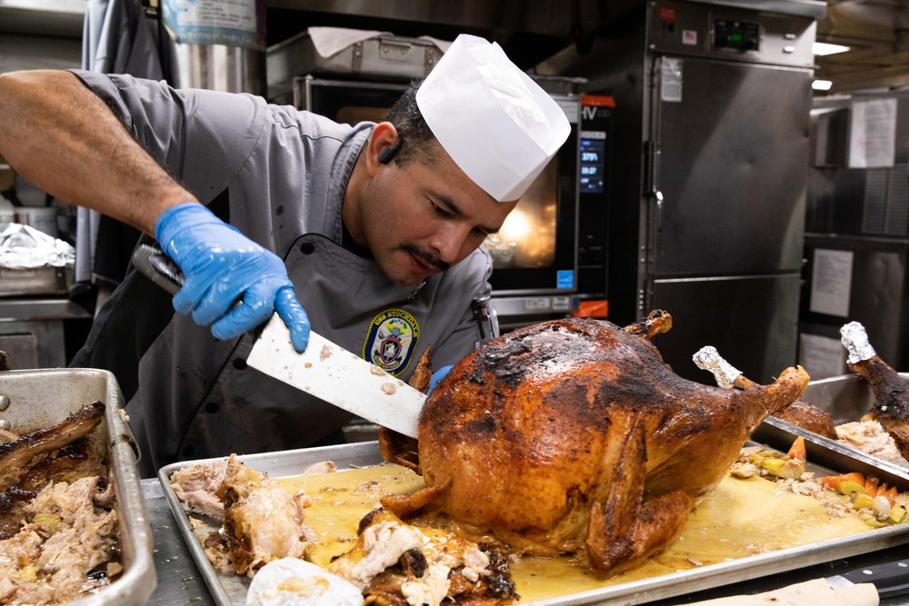 USS Stockdale cooks Thanksgiving meal