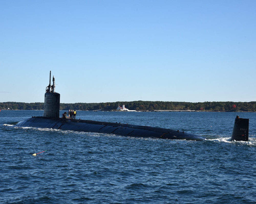USS Washington (SSN 787) arrives at Portsmouth Naval Shipyard