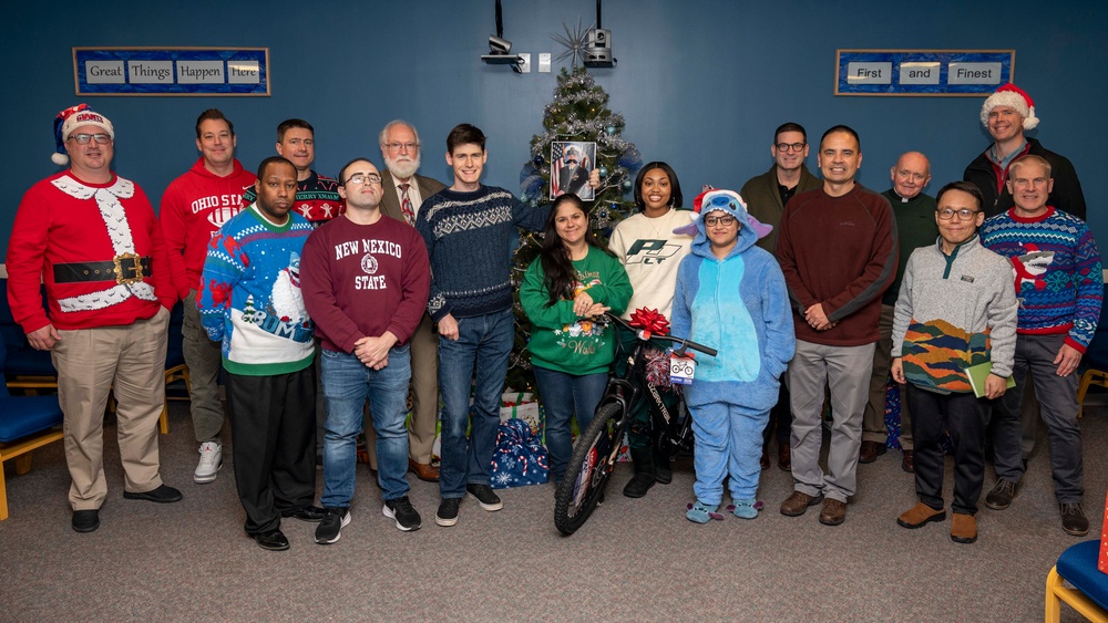 Naval Medical Center Portsmouth Pastoral Care Staff Sponsor an Angel Tree