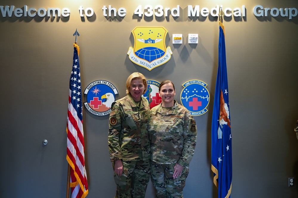 Maj. Gen. Von Hoffman visits Group Commanders at the Alamo Wing