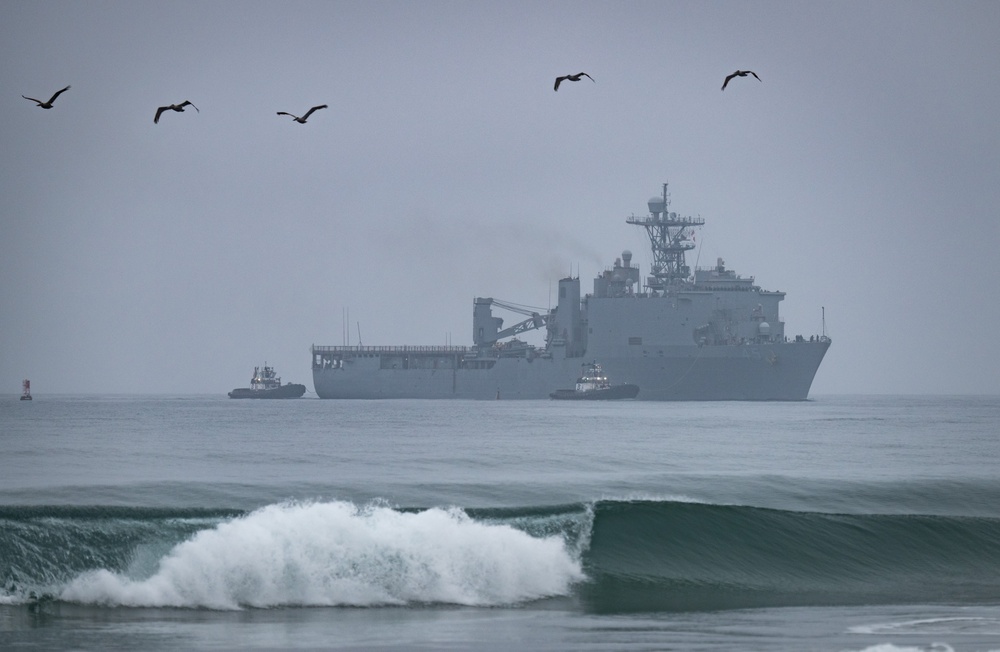 USS Comstock (LSD 45) Visits Naval Surface Warfare Center, Port Hueneme Division for Combat Systems Checkup