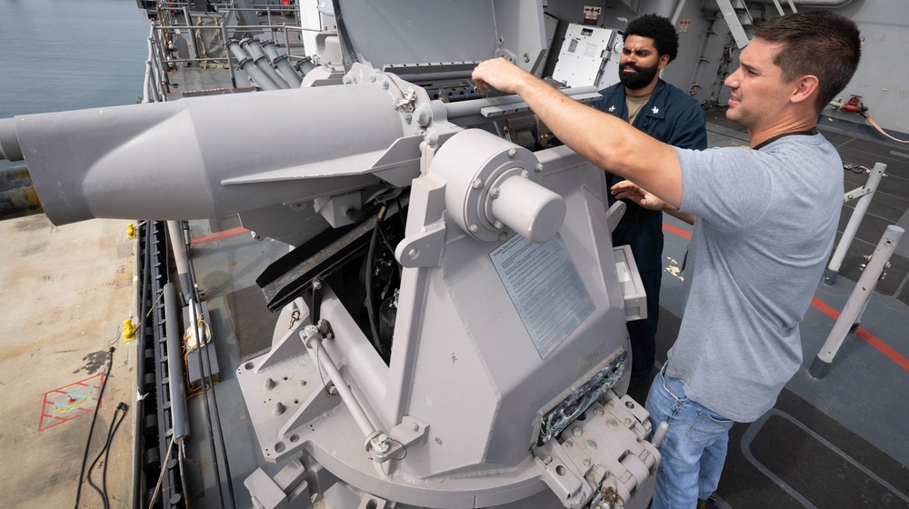 USS Comstock (LSD 45) Visits Naval Surface Warfare Center, Port Hueneme Division for Combat Systems Checkup