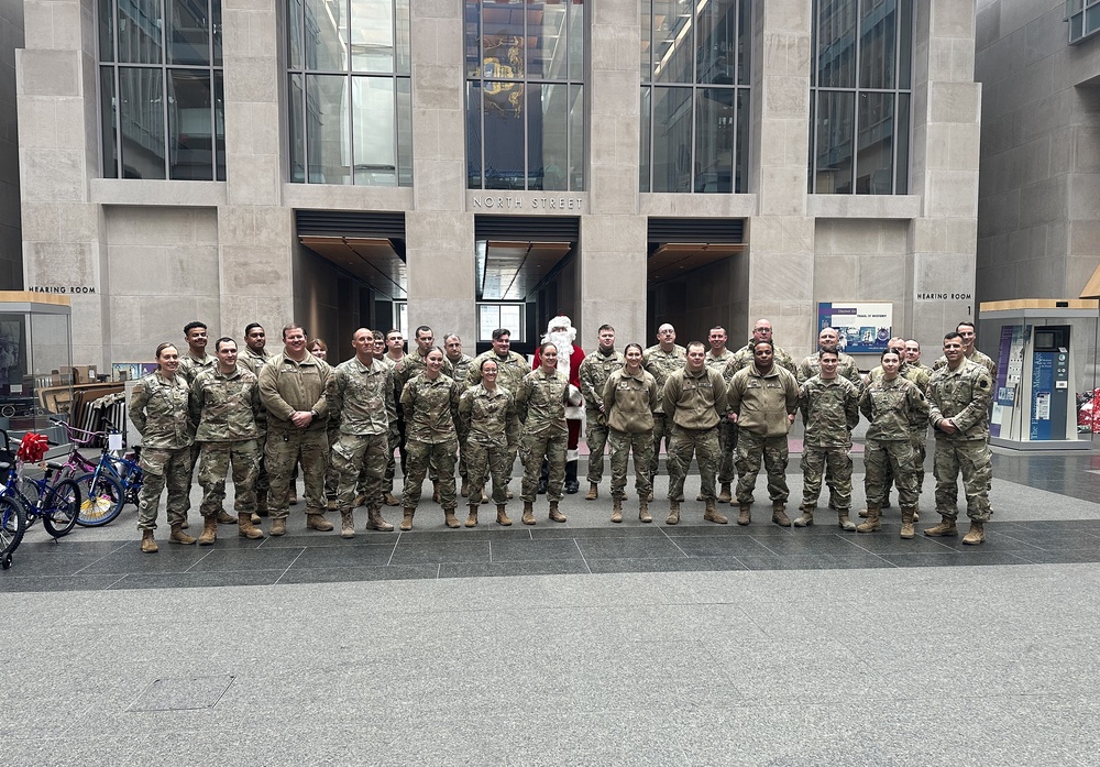 Pennsylvania Guardsmen help deliver holiday cheer