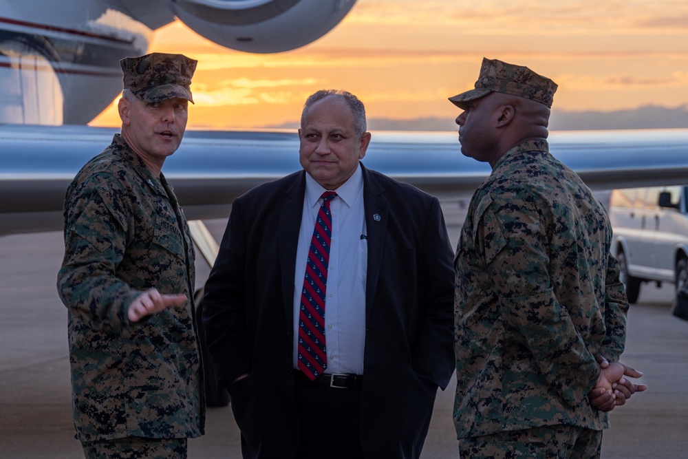 SECNAV Lands at MCAS Miramar