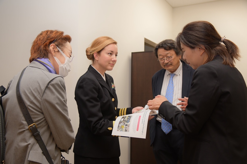 U.S. Naval Hospital Okinawa Nurse Visits Himeji University Nursing School