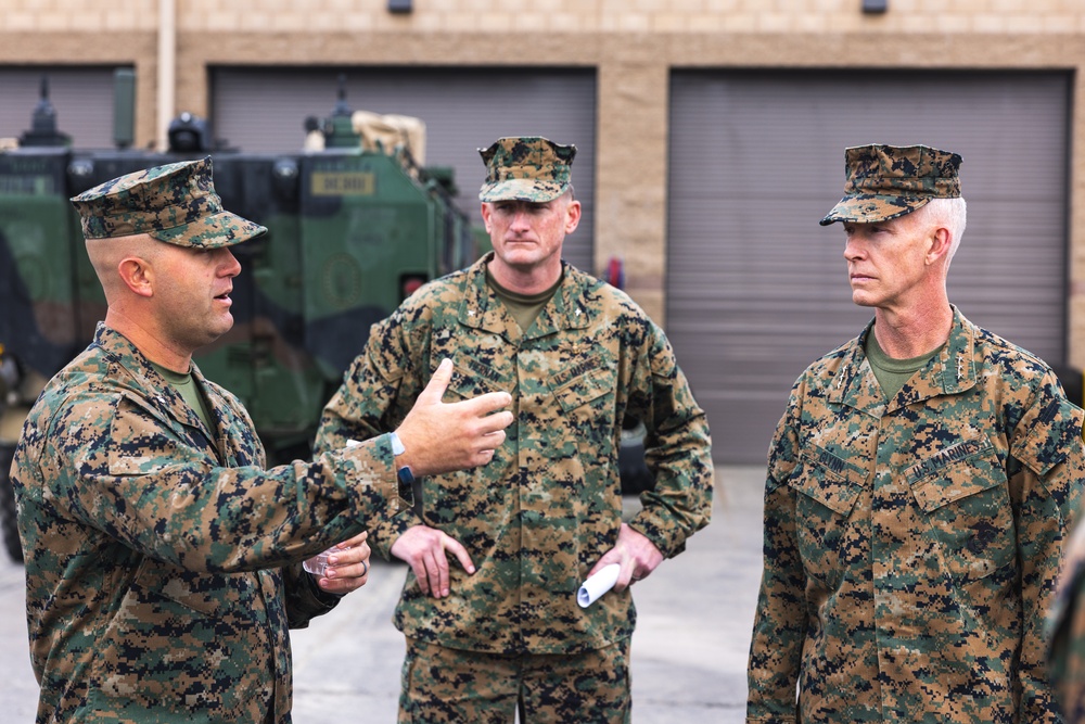 Commander, MARFORPAC visits 3rd AA Bn.