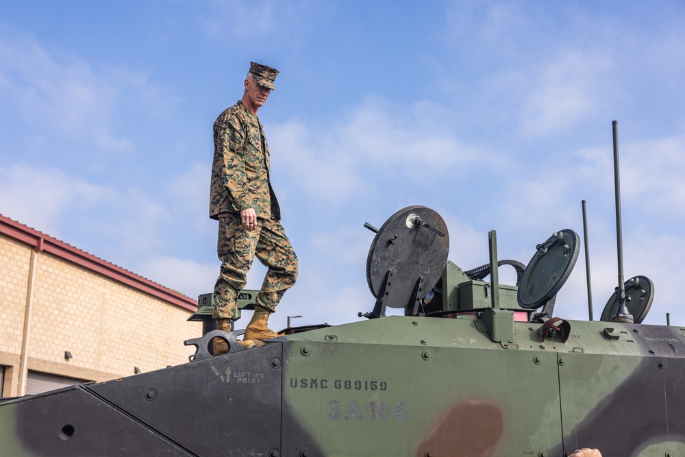 Commander, MARFORPAC visits 3rd AA Bn.