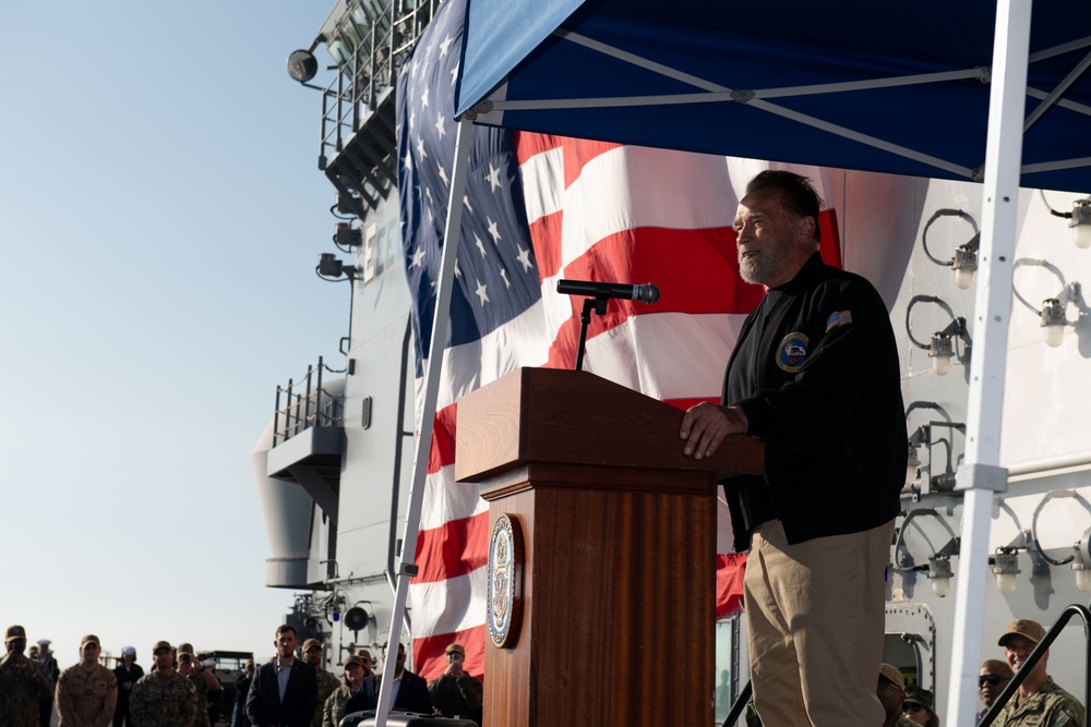 SECNAV holds all hands call aboard Boxer with former Governor Arnold