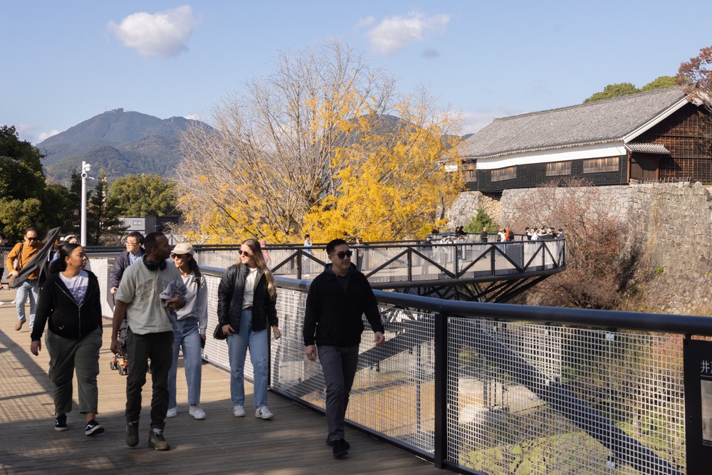 U.S., Australian Service Members Participate in Kumamoto Castle Tour