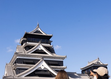 U.S., Australian Service Members Participate in Kumamoto Castle Tour